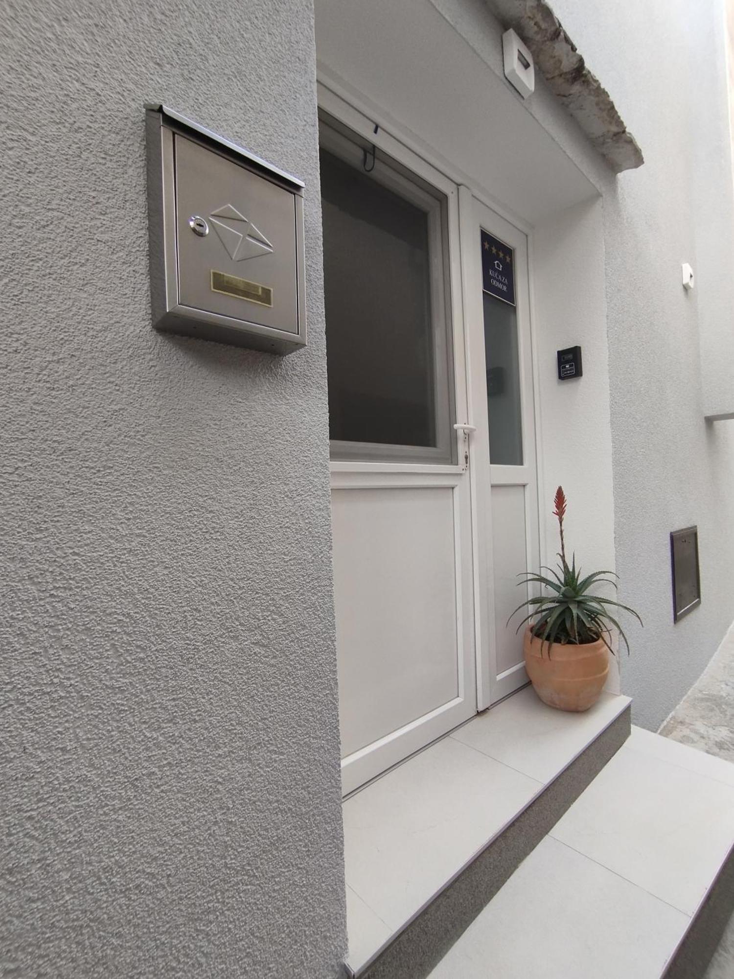 Kuca Za Odmor Eni **** Villa Sibenik Exterior photo